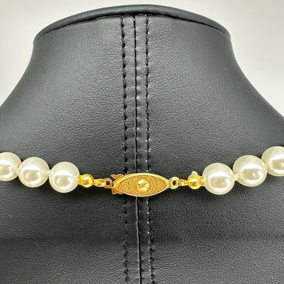 Classy Accessory Set Vintage Black and Faux Pearl Jewelry  Necklace and Earrings - Picture 6 of 16